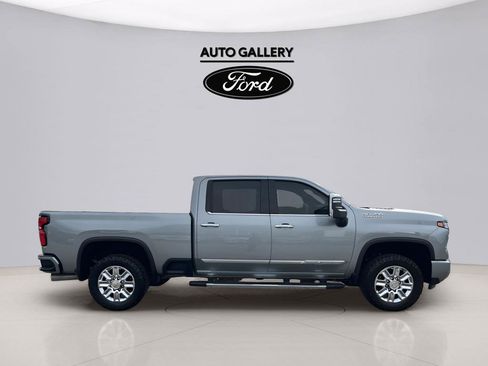 Used 2024 Chevrolet Silverado 3500 High Country w/ High Country Premium Package AWD/4WD image 4