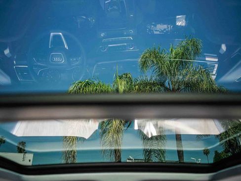 Used 2023 Audi Q5 2.0T Premium w/ Convenience Package image 11