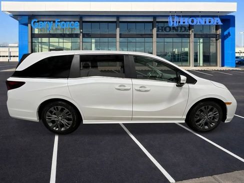 New 2026 Honda Odyssey Touring image 8