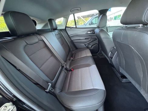 Used 2025 Chevrolet Trax LT FWD image 23