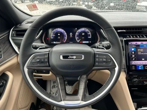 Used 2024 Jeep Grand Cherokee Limited w/ Luxury Tech Group II image 13