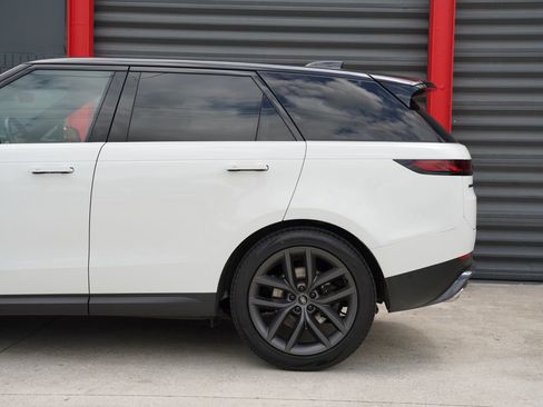 Used 2024 Land Rover Range Rover Sport SE AWD/4WD image 7