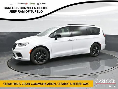 New 2026 Chrysler Pacifica Limited image 1