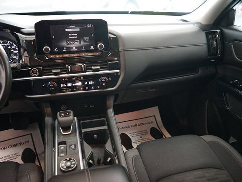 Used 2022 Nissan Pathfinder SV AWD/4WD image 10