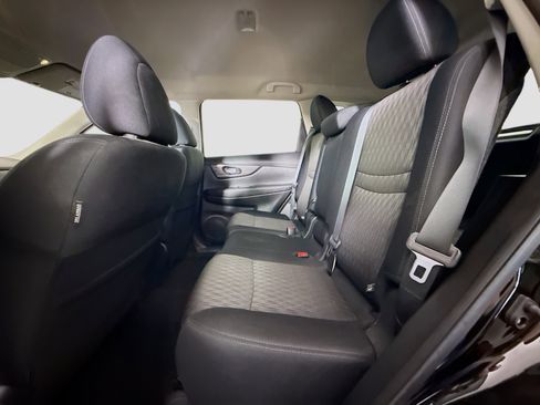 Used 2019 Nissan Rogue SV AWD/4WD image 25