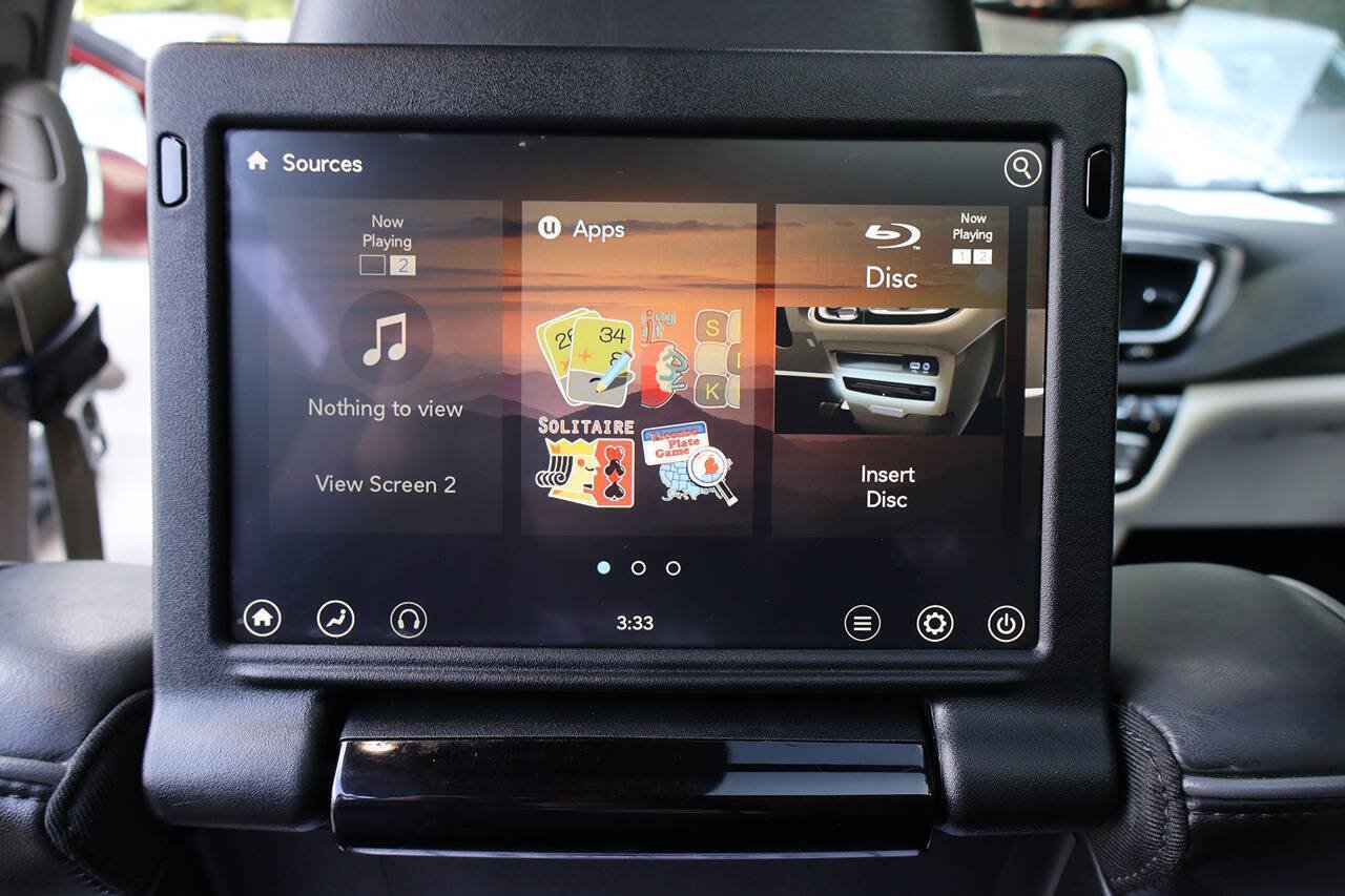 Used 2018 Chrysler Pacifica Limited FWD image 21