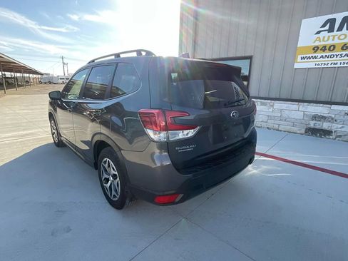 Used 2023 Subaru Forester Premium image 8