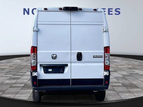 Used 2024 RAM ProMaster 2500 w/ Convenience Group FWD image 5