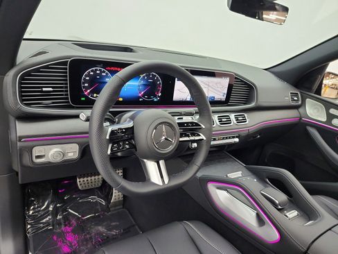 New 2026 Mercedes-Benz GLS 580 4MATIC image 9