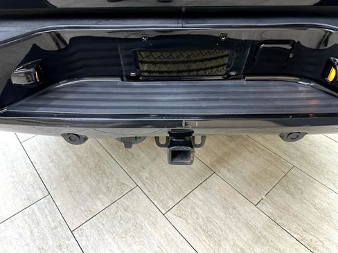 Used 2011 Cadillac Escalade EXT Premium image 14