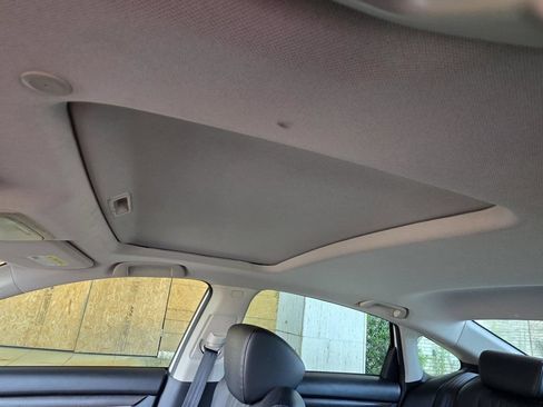 Used 2018 Honda Accord Touring image 8