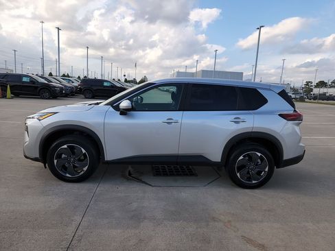 Used 2025 Nissan Rogue SV image 8