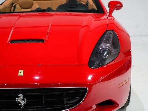 Used 2009 Ferrari California RWD image 26