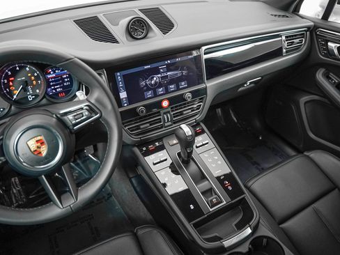 Certified 2026 Porsche Macan AWD/4WD image 19
