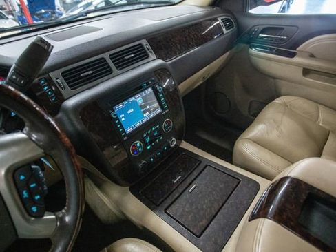 Used 2011 GMC Yukon XL Denali image 6