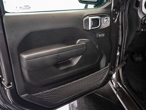 Used 2024 Jeep Wrangler Unlimited image 24