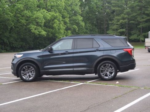 Used 2022 Ford Explorer XLT w/ Equipment Group 202A AWD/4WD image 23
