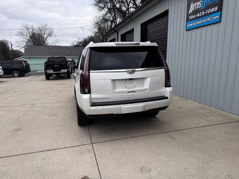 Used 2020 Cadillac Escalade Luxury image 14