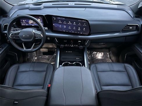 Used 2025 Chevrolet Suburban RST image 18