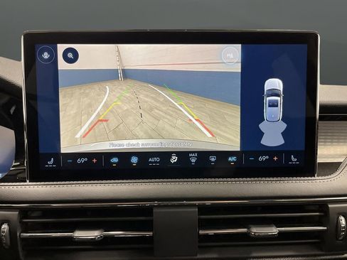 Used 2024 Lincoln Corsair AWD image 10