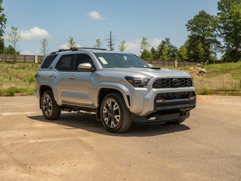 Used 2026 Toyota 4Runner TRD Sport AWD/4WD image 3