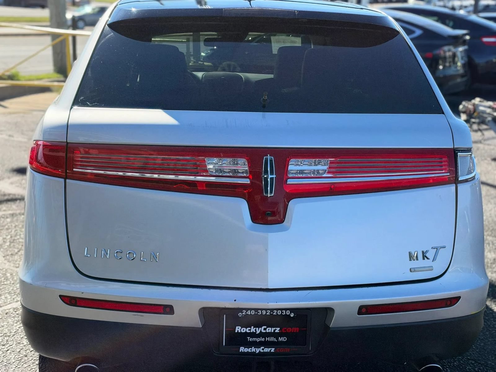 Used 2010 Lincoln MKT AWD image 4