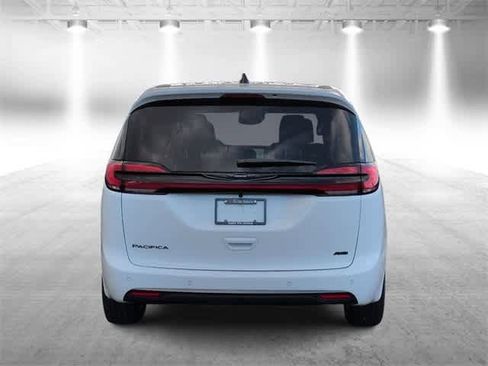 New 2026 Chrysler Pacifica Select image 7