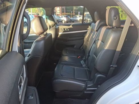 Used 2017 Ford Explorer XLT w/ Equipment Group 202A FWD image 10
