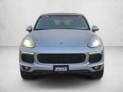 Used 2017 Porsche Cayenne Platinum Edition image 2