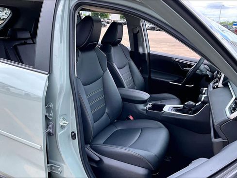 Used 2023 Toyota RAV4 XLE Premium image 9
