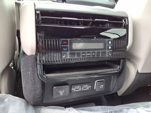 New 2026 Jeep Grand Wagoneer Limited AWD/4WD image 24