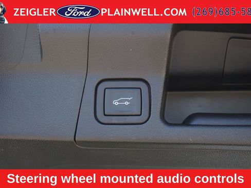 Used 2023 GMC Acadia SLT w/ Preferred Package AWD/4WD image 11