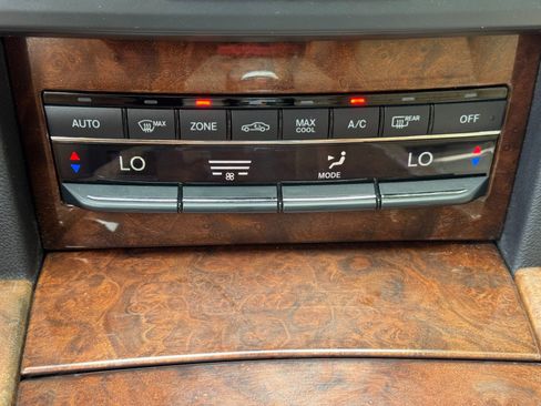 Used 2013 Mercedes-Benz E 350 Sedan image 28