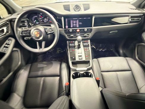 Used 2025 Porsche Macan image 16