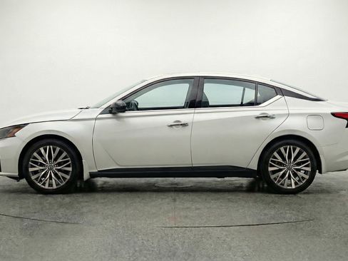 Used 2025 Nissan Altima 2.5 SV image 5