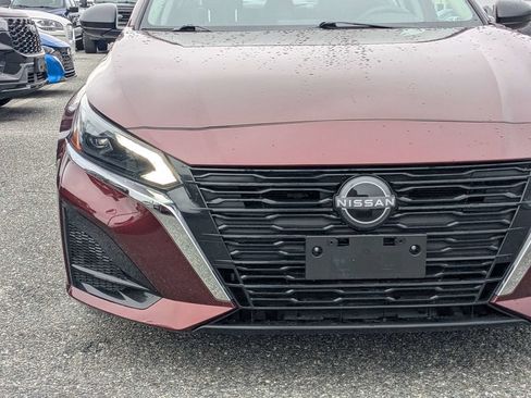 Used 2025 Nissan Altima 2.5 SV FWD image 9