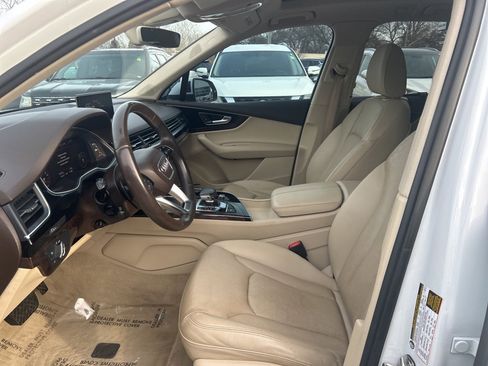 Used 2017 Audi Q7 3.0T Premium Plus w/ Premium Plus Package image 14