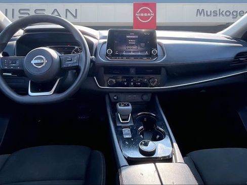 Used 2024 Nissan Rogue S AWD/4WD image 7