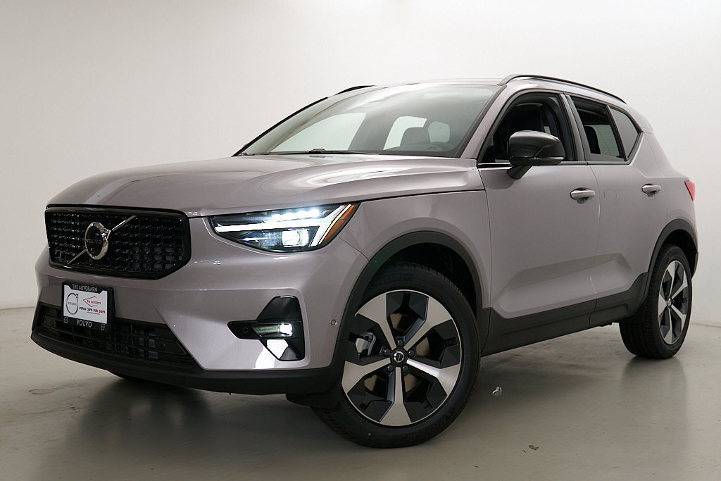 New 2026 Volvo XC40 B5 Plus w/ Climate Package AWD/4WD image 2
