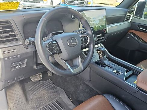 Used 2025 Lexus GX 550 w/ Accessory Package (2T) AWD/4WD image 17