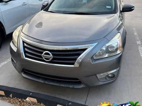 Used 2014 Nissan Altima 2.5 SV w/ Convenience Package FWD image 4