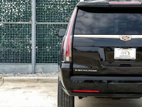 Used 2019 Cadillac Escalade ESV Platinum image 42