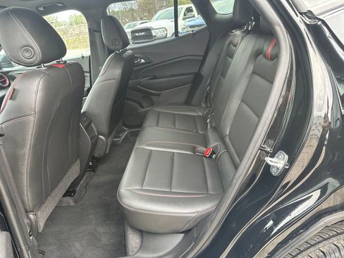 Used 2024 Chevrolet Trax RS w/ Sunroof Package FWD image 16