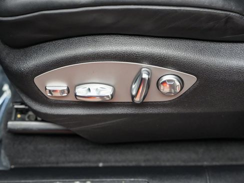 Used 2025 Porsche Macan image 25