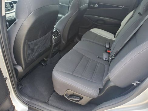 Used 2016 Kia Sorento FWD image 13