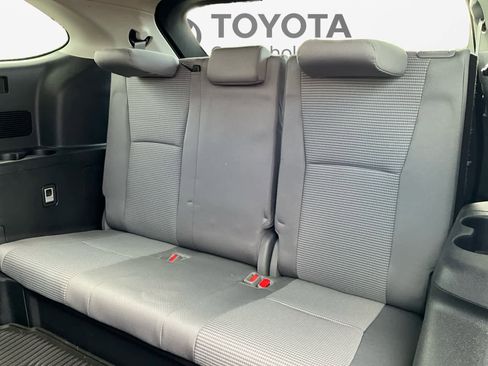 Used 2023 Toyota Highlander L FWD image 21
