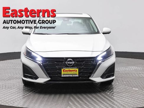 Used 2023 Nissan Altima 2.5 SL AWD/4WD image 2
