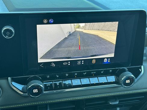 Used 2025 Chevrolet Colorado ZR2 w/ Technology Package AWD/4WD image 18