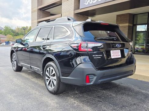 Used 2022 Subaru Outback Premium image 8