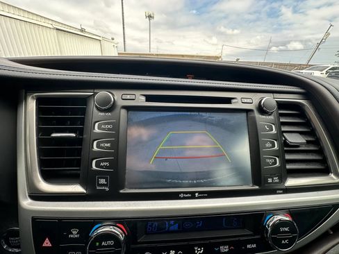 Used 2015 Toyota Highlander Limited FWD image 22